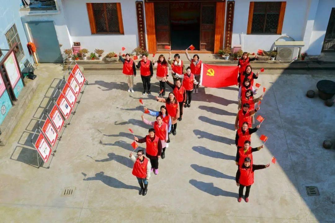 【两会特刊·美丽图景】始终把人民放在心中最高位置