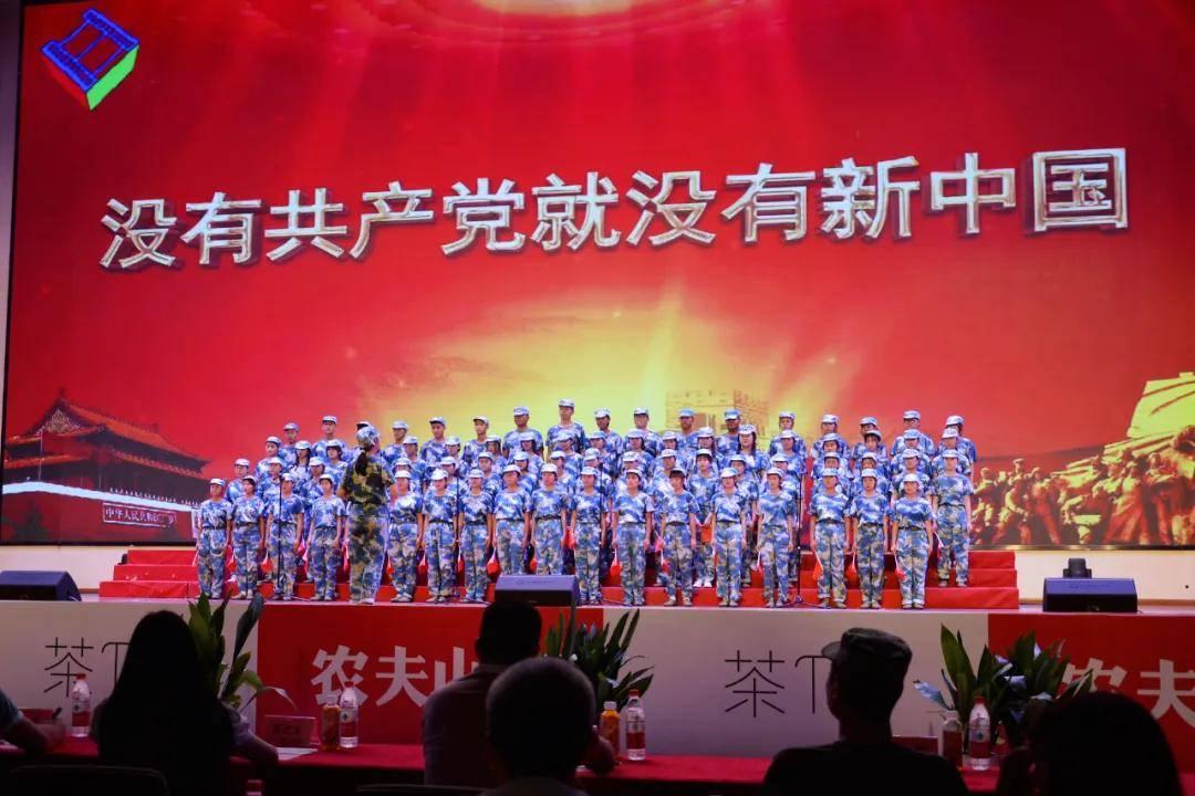 重庆一景区千人刨猪宴热闹过腊八