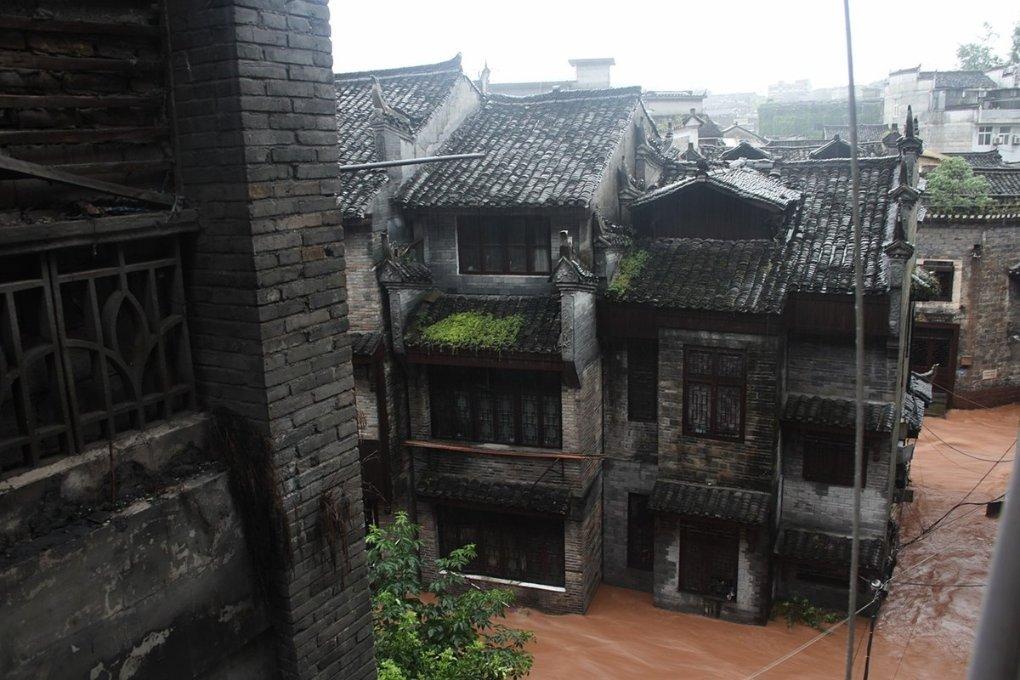 埃及金字塔是古埃及法老为自己修建的陵墓。课文《埃及的金字塔》中是以（）为例介绍金字塔的。