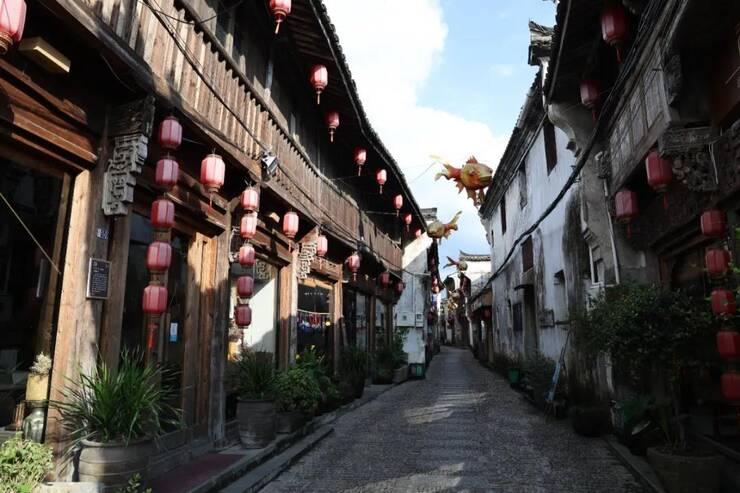 海湾“闪耀开跑” 共享运动乐趣